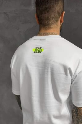 Мъжка тениска в бял цвят SHOCK THE WORLD by ADRESS код 107
